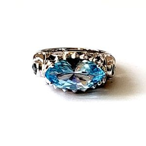 Blue Topaz & Sterling Silver woman's cocktail ring. 🎄🍾🥂
